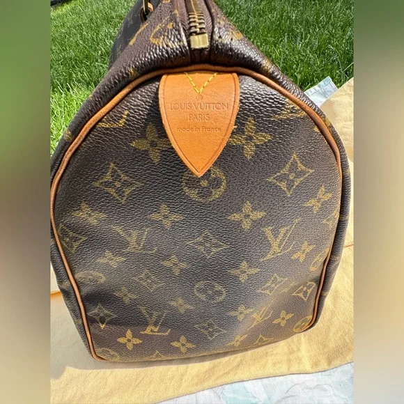 Authentic Louis Vuitton Speedy 35 Monogram - Picture 2 of 16